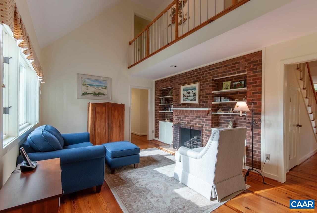 104 SADDLE RIDGE LN