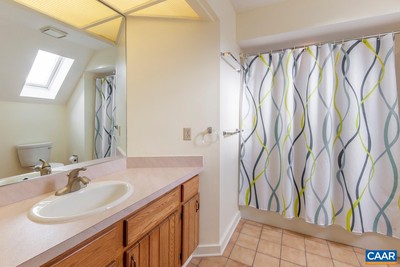104 SADDLE RIDGE LN