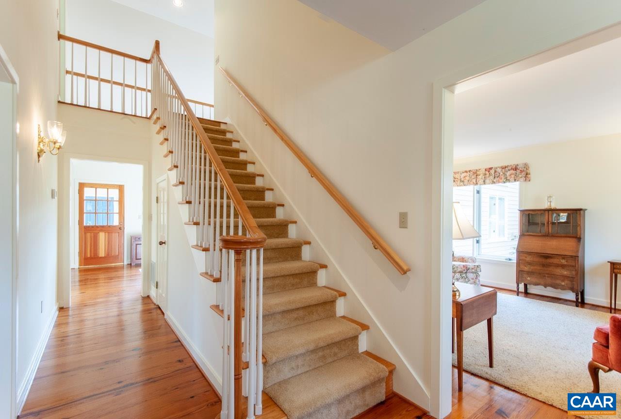 104 SADDLE RIDGE LN