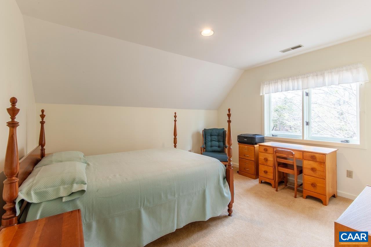 104 SADDLE RIDGE LN