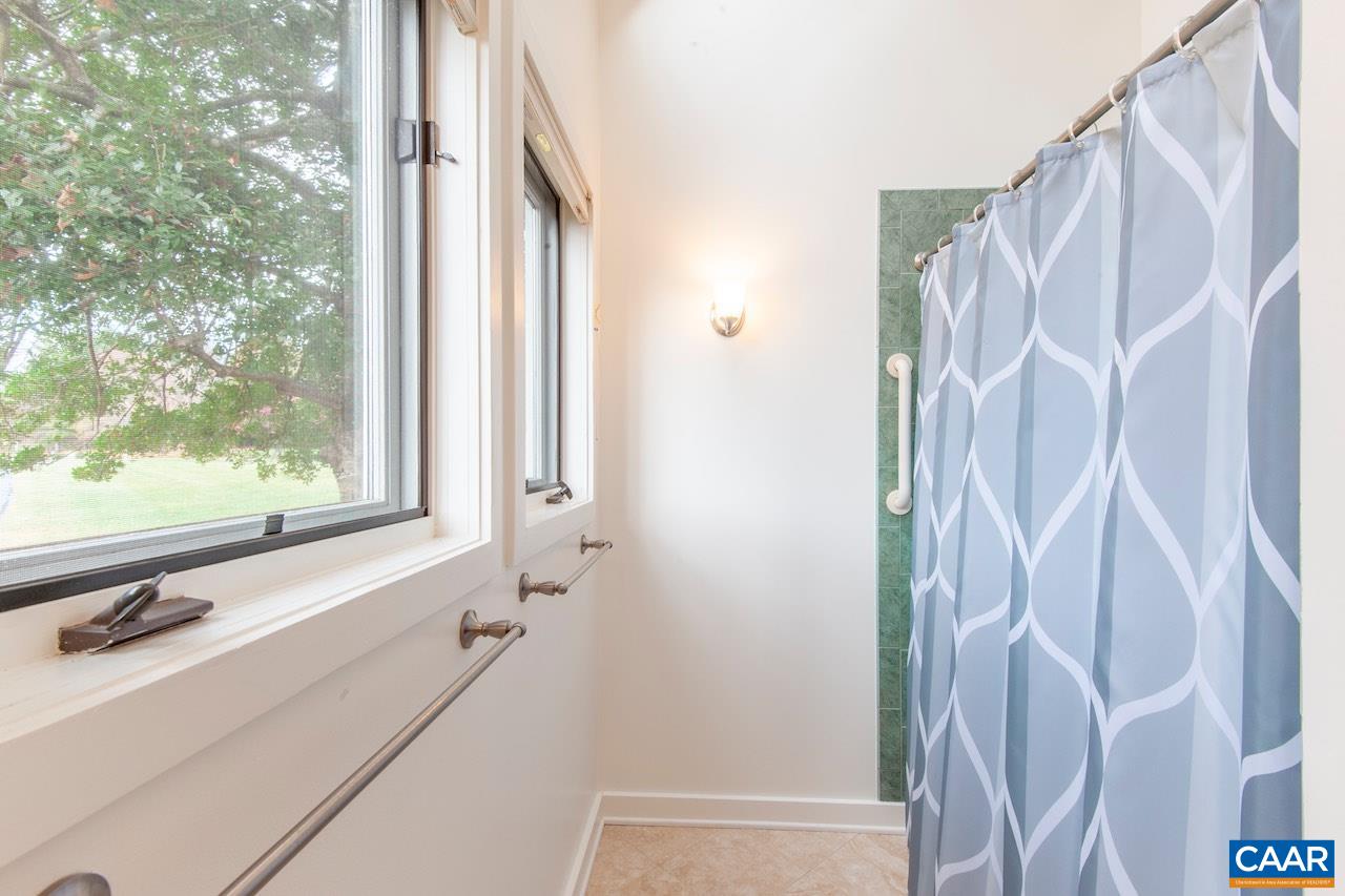 104 SADDLE RIDGE LN
