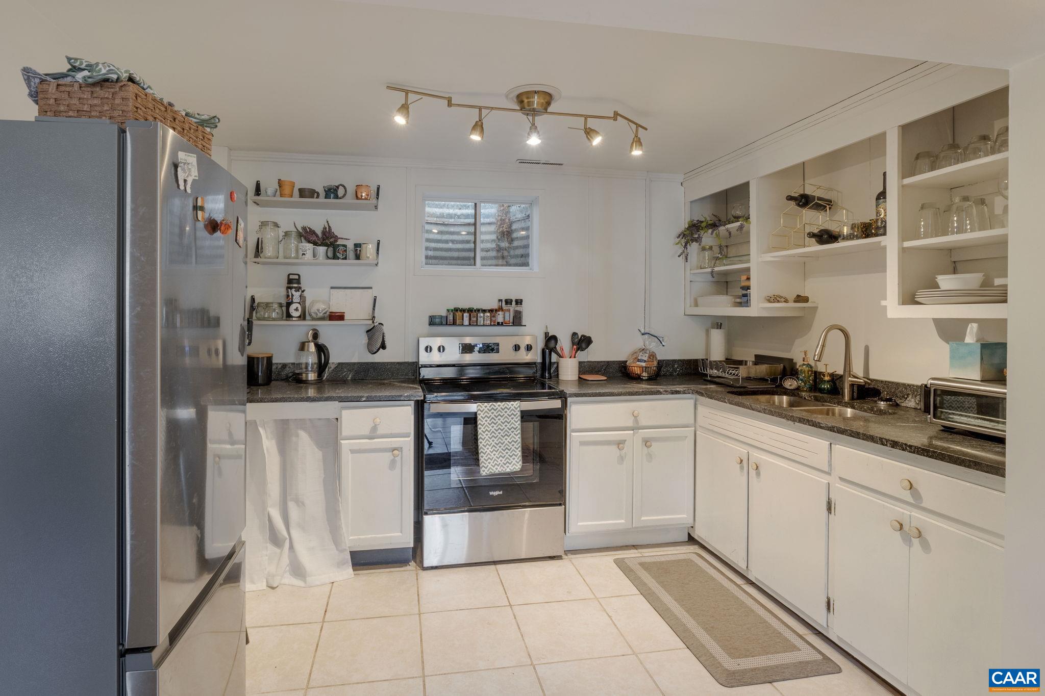 146 BUCKINGHAM CIR