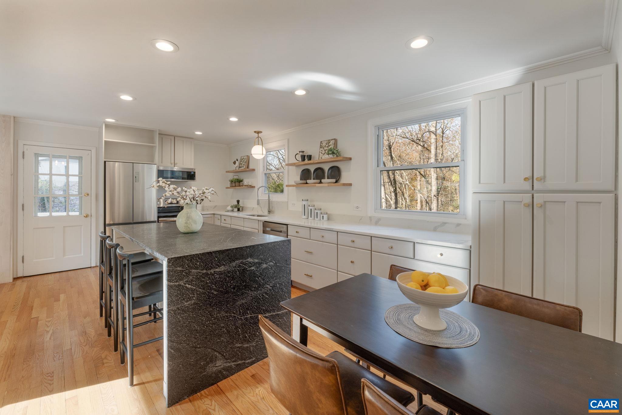 146 BUCKINGHAM CIR