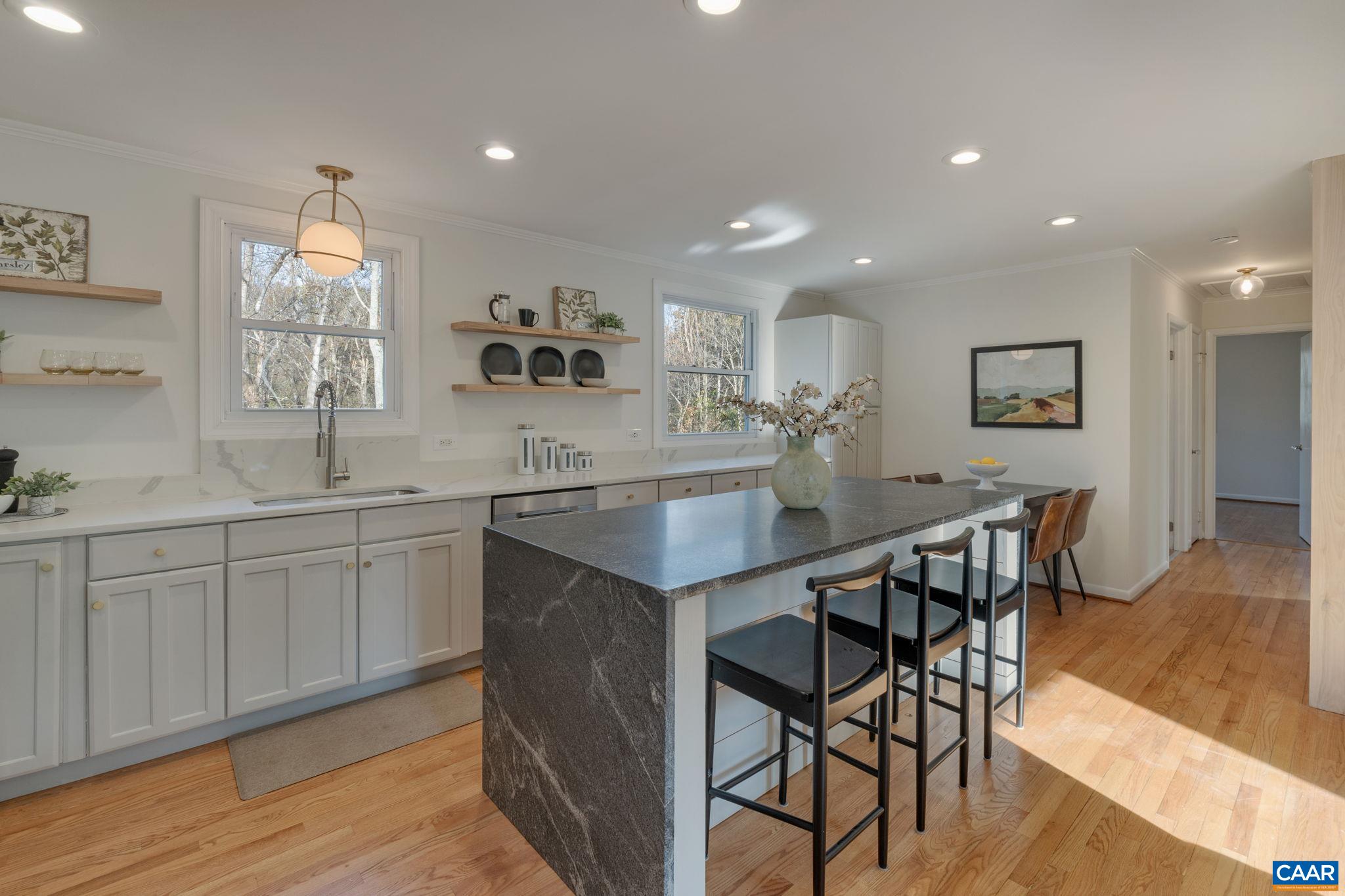 146 BUCKINGHAM CIR