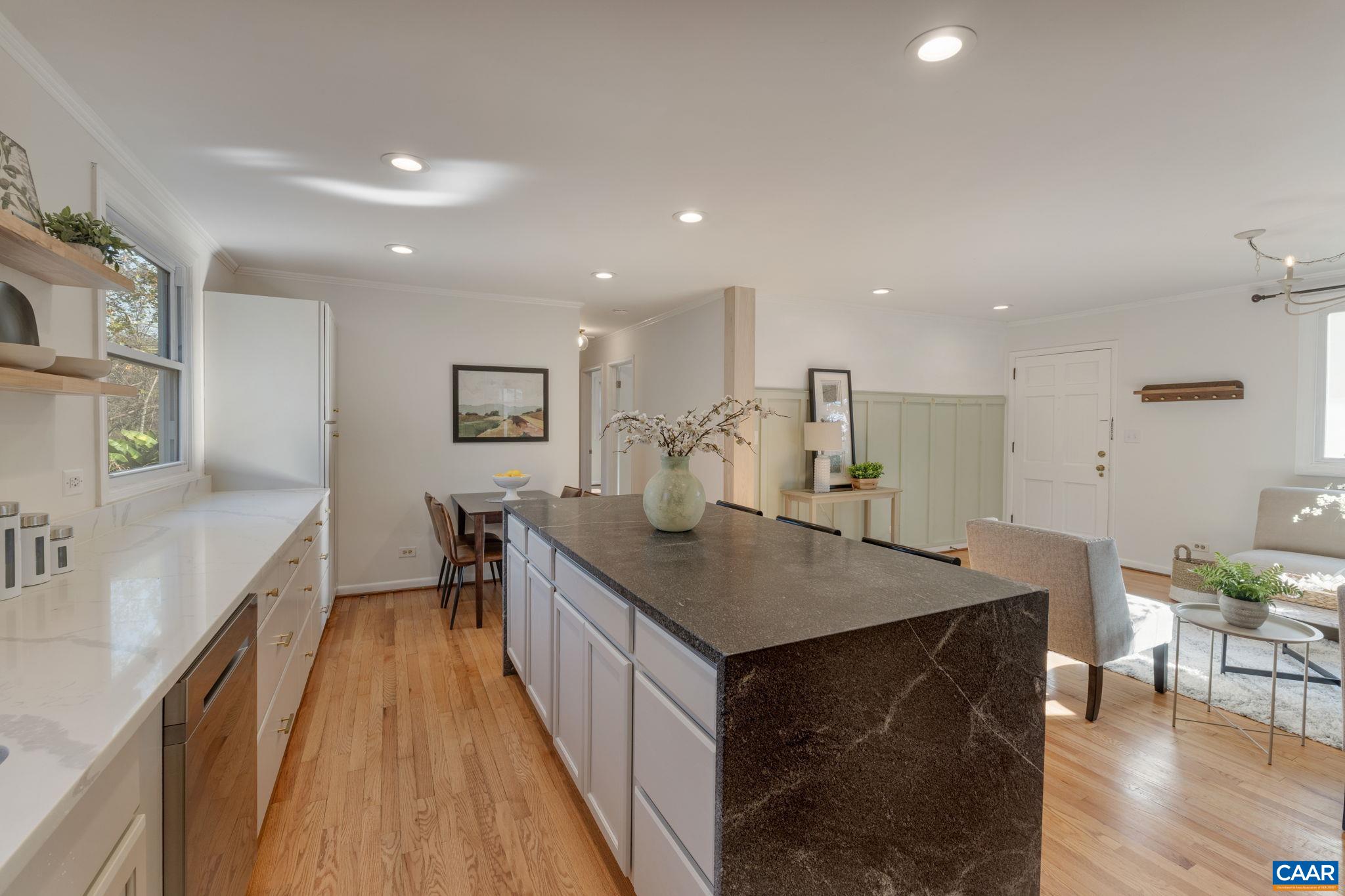 146 BUCKINGHAM CIR