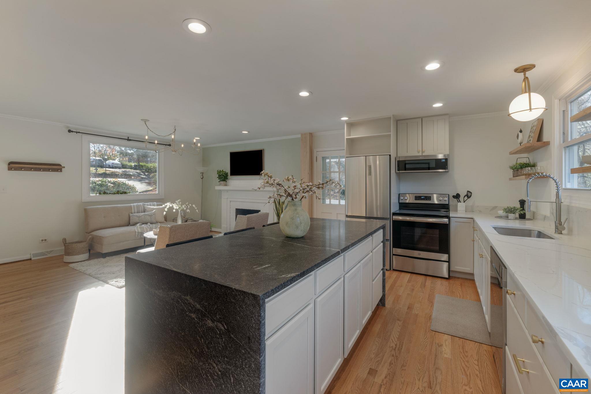 146 BUCKINGHAM CIR