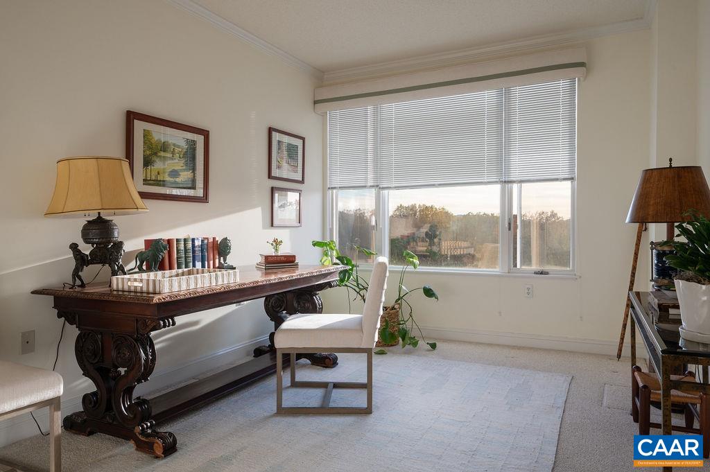 500 CRESTWOOD DR Unit: 2407