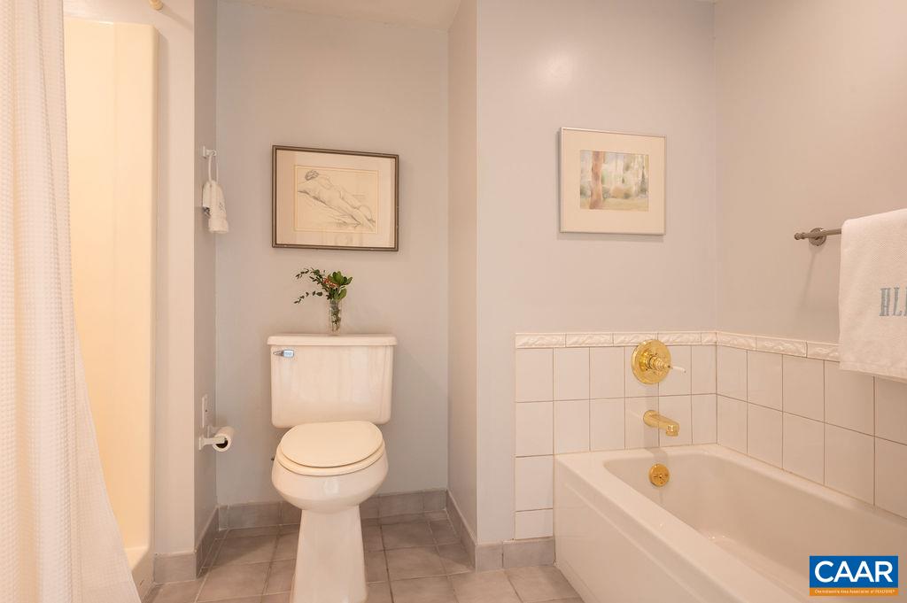 500 CRESTWOOD DR Unit: 2407