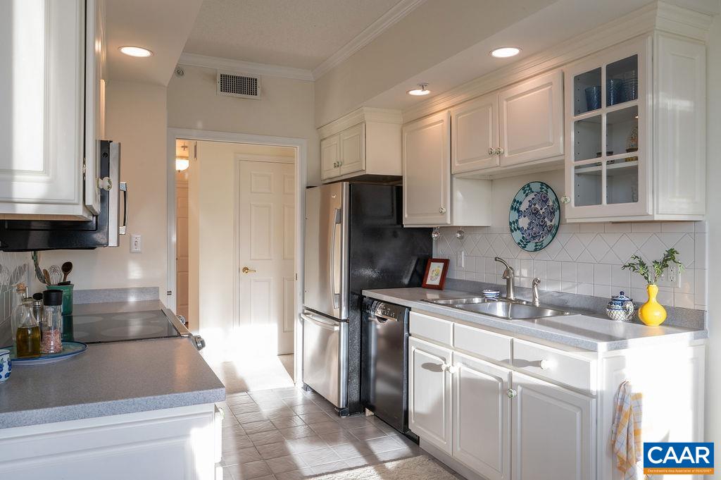 500 CRESTWOOD DR Unit: 2407