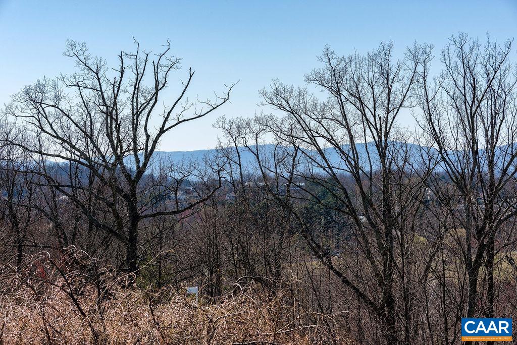 500 CRESTWOOD DR Unit: 2407