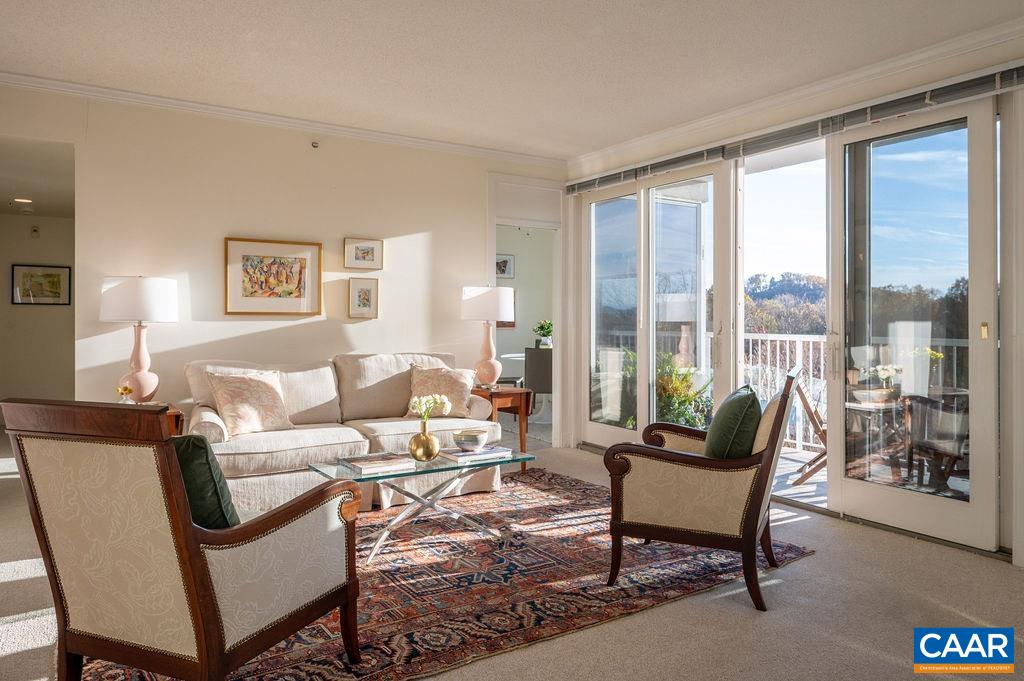 500 CRESTWOOD DR Unit: 2407