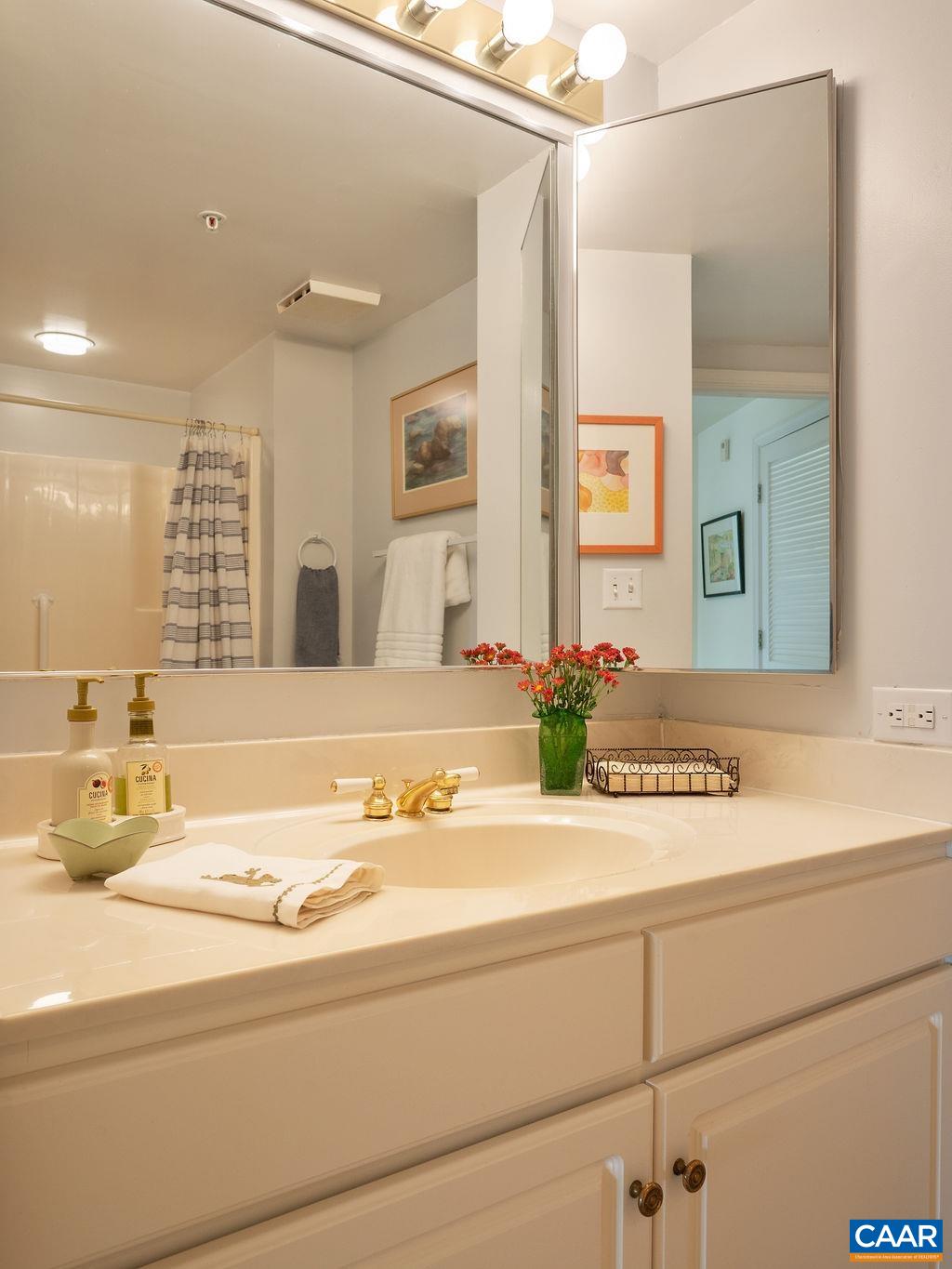 500 CRESTWOOD DR Unit: 2407