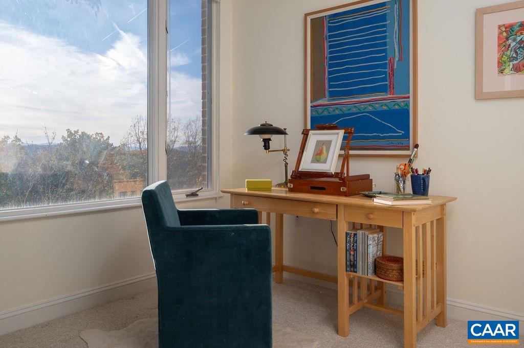 500 CRESTWOOD DR Unit: 2407