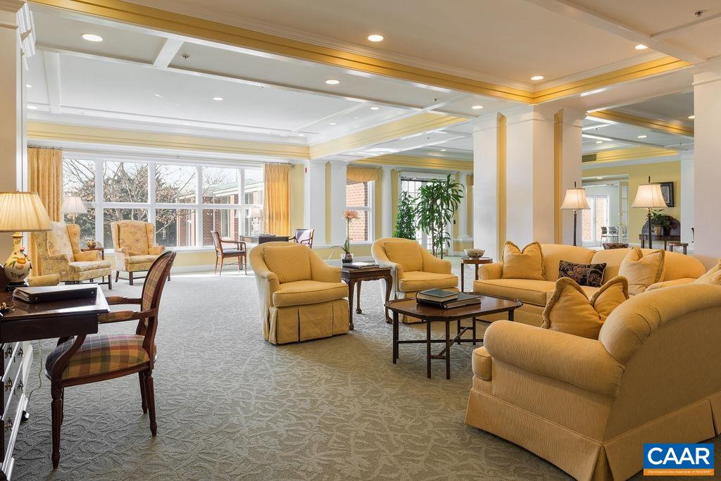 500 CRESTWOOD DR Unit: 2407