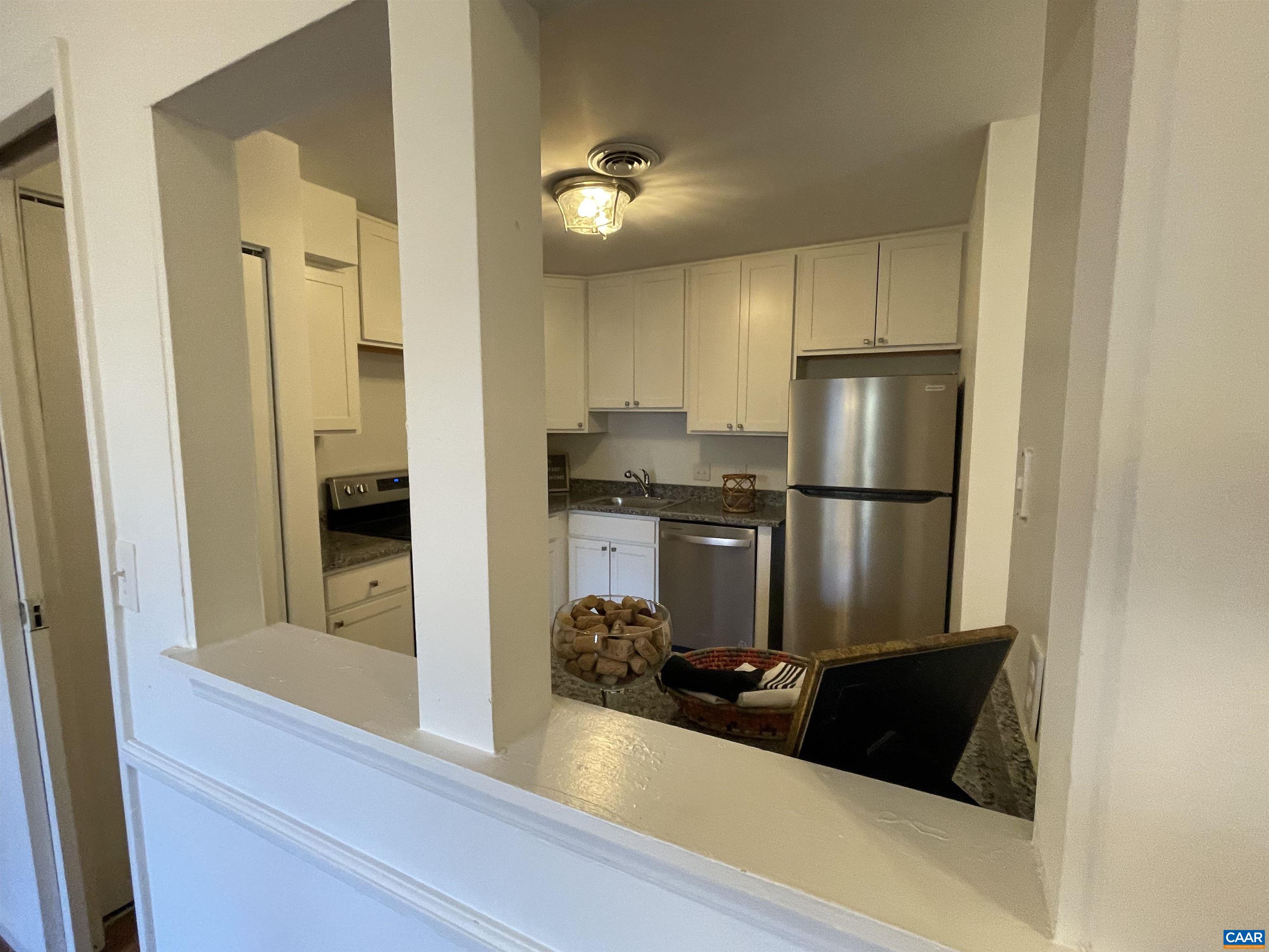 575 SOUTHAMPTON CT