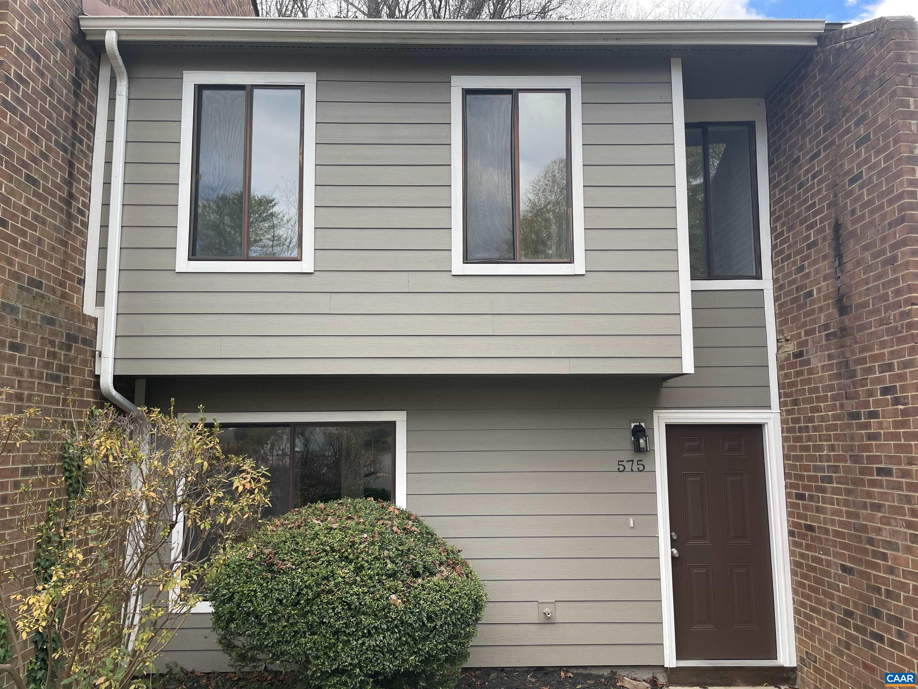 575 SOUTHAMPTON CT