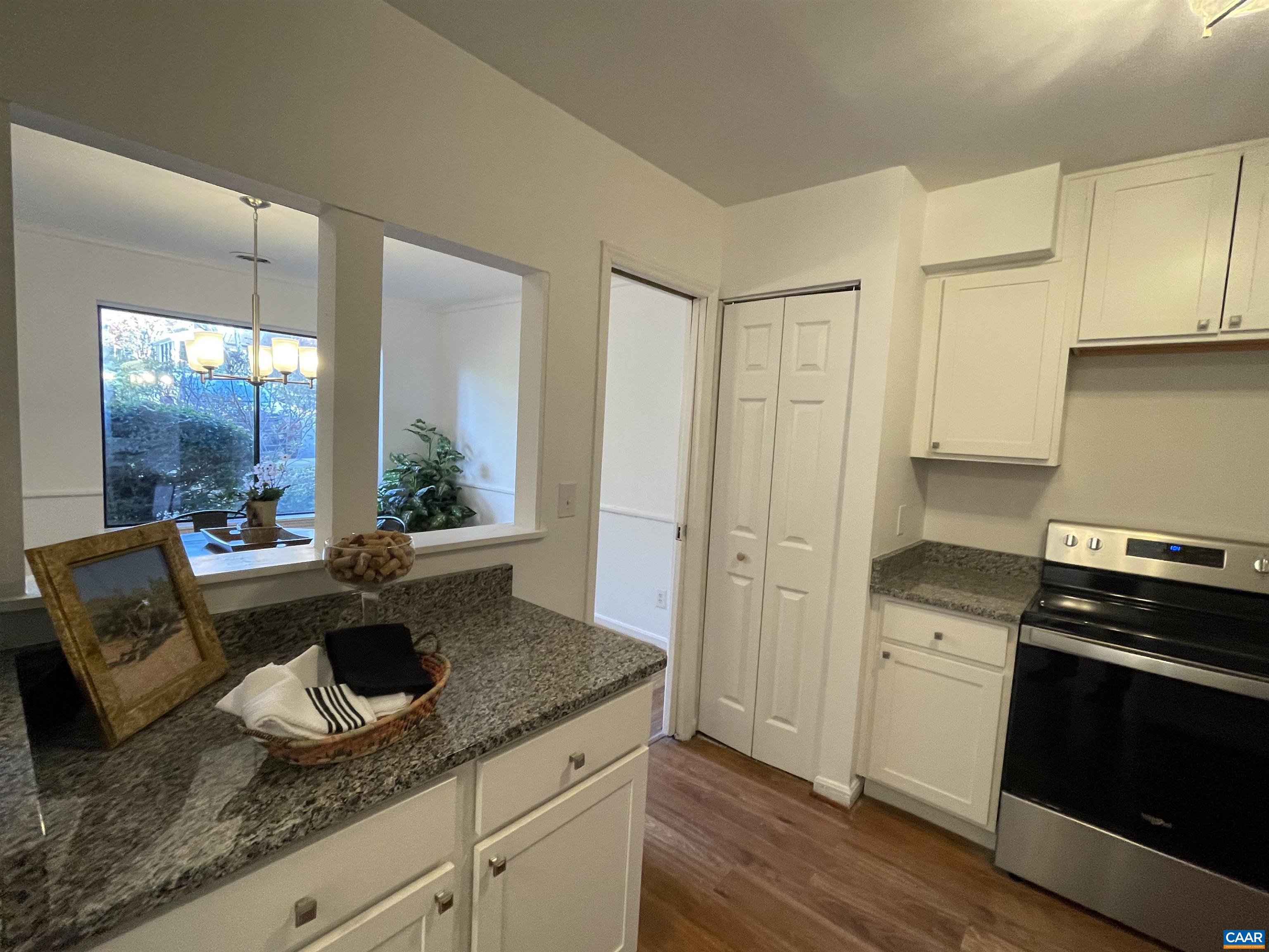 575 SOUTHAMPTON CT