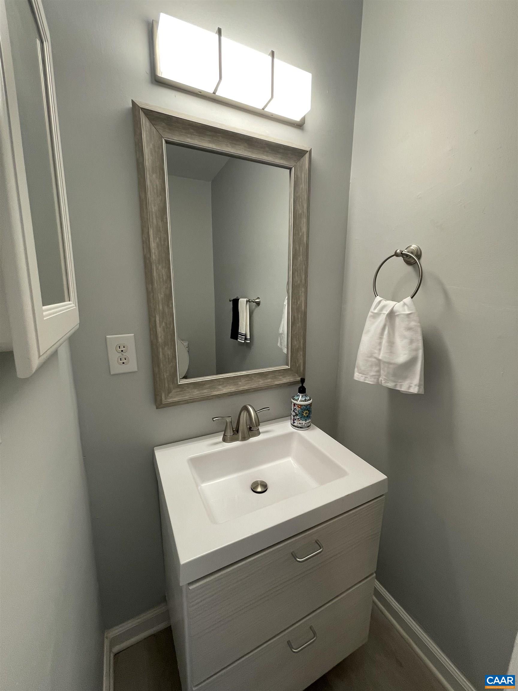 575 SOUTHAMPTON CT