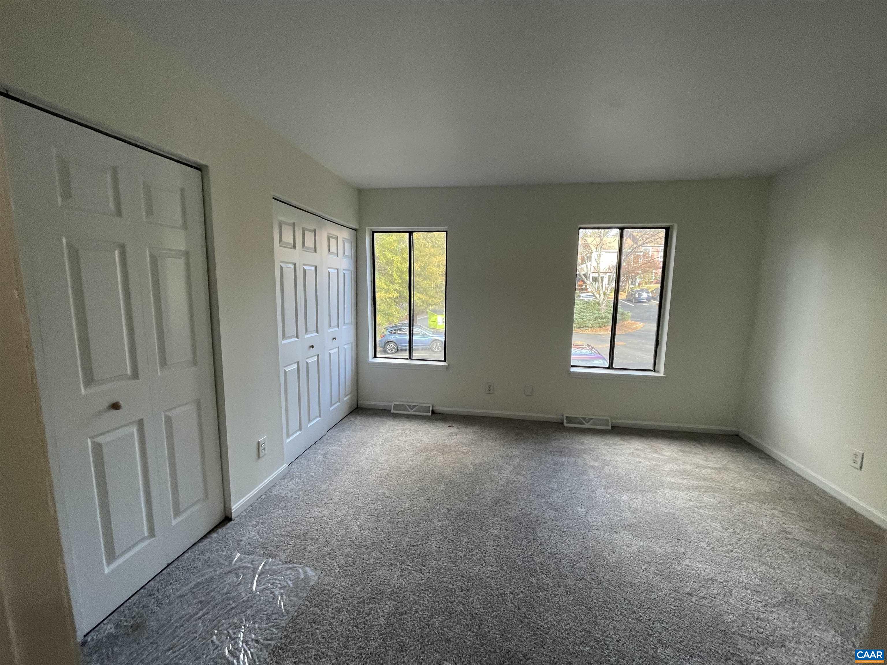 575 SOUTHAMPTON CT