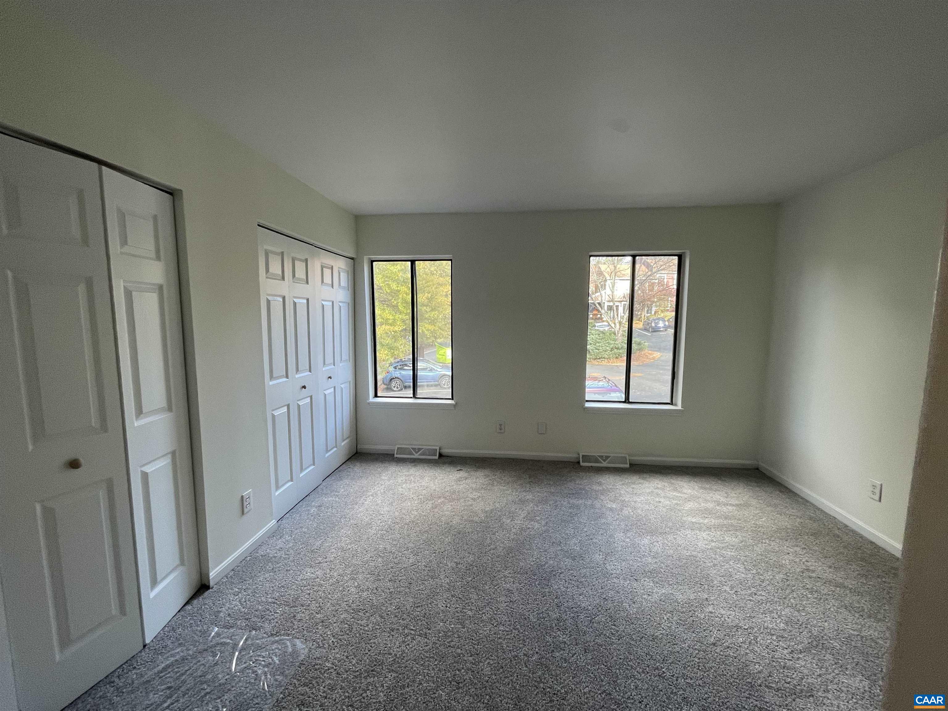 575 SOUTHAMPTON CT
