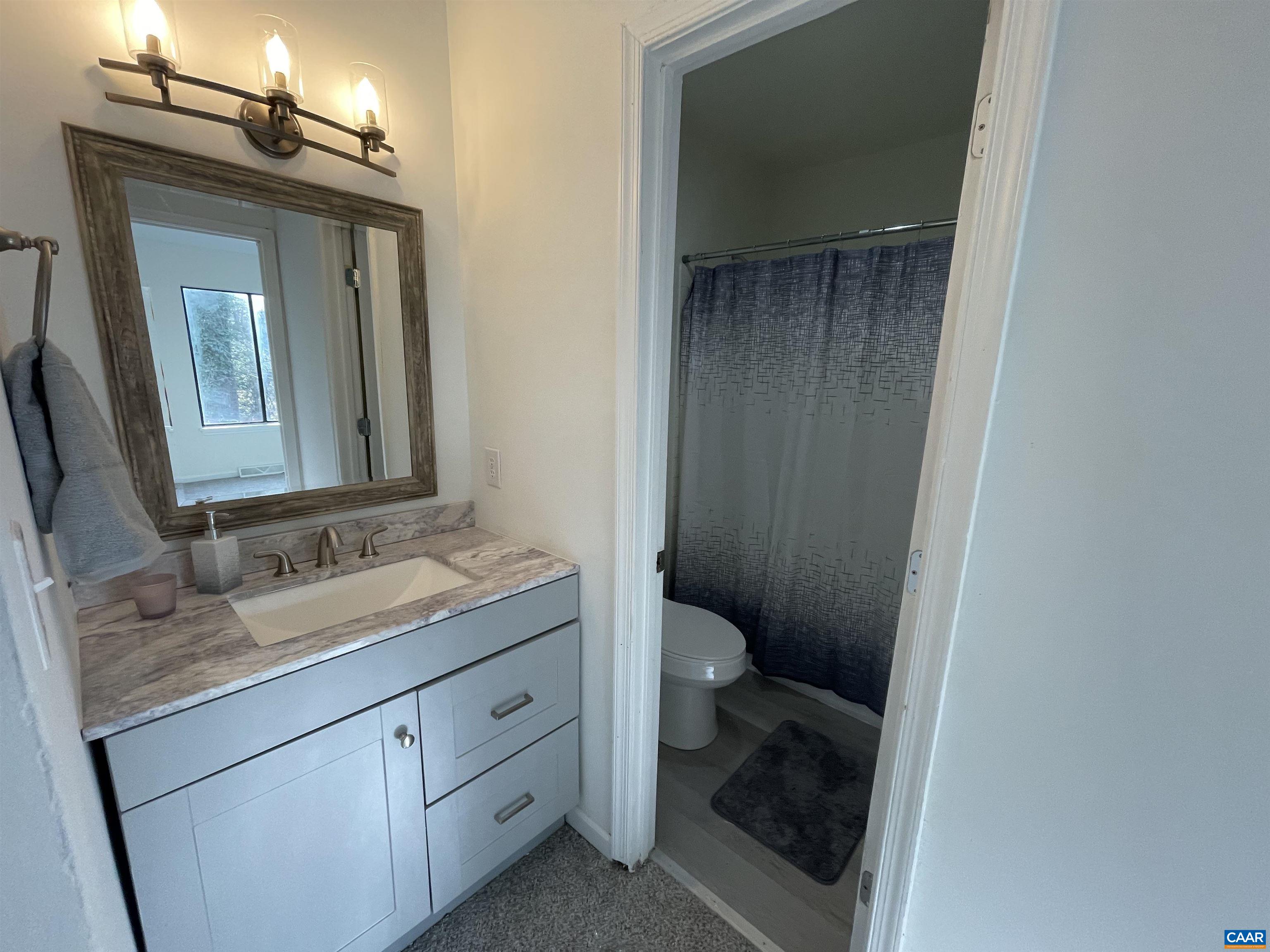 575 SOUTHAMPTON CT