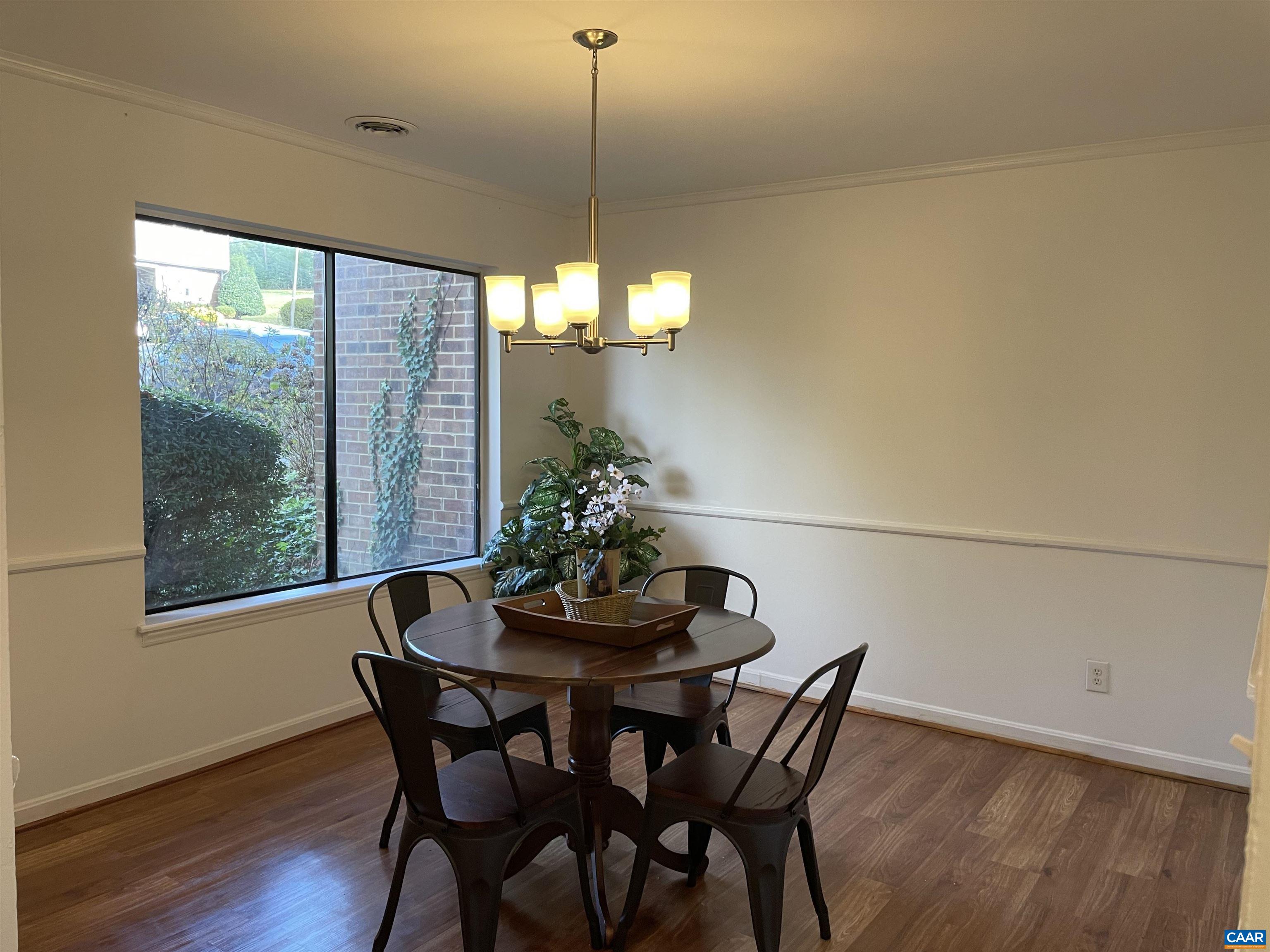 575 SOUTHAMPTON CT