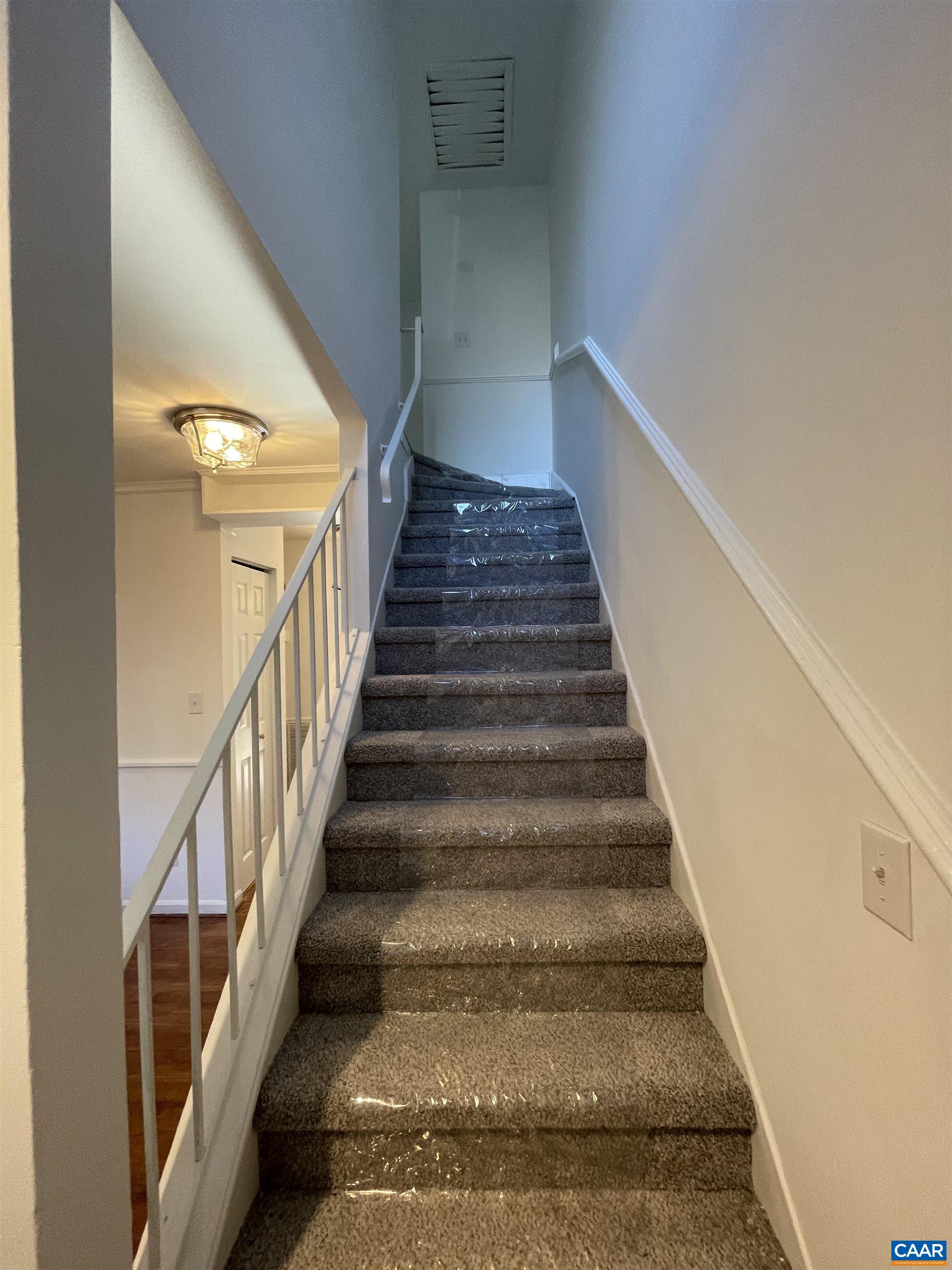 575 SOUTHAMPTON CT