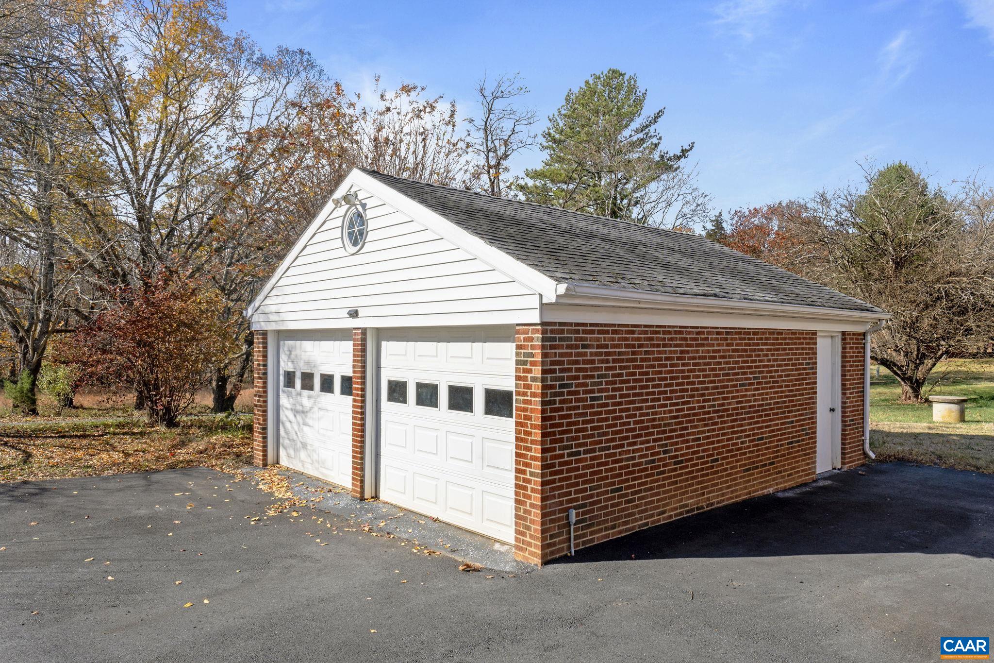 855 MOORE RD