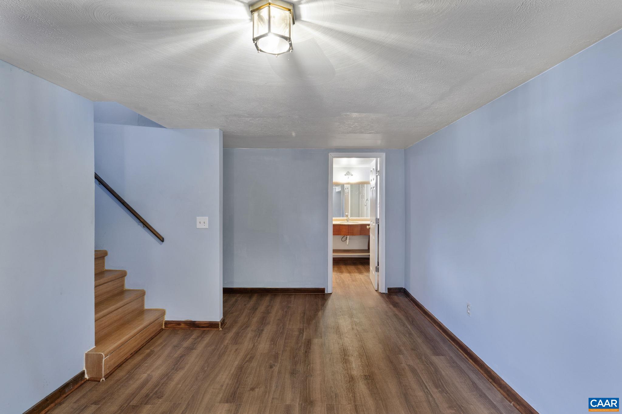 855 MOORE RD