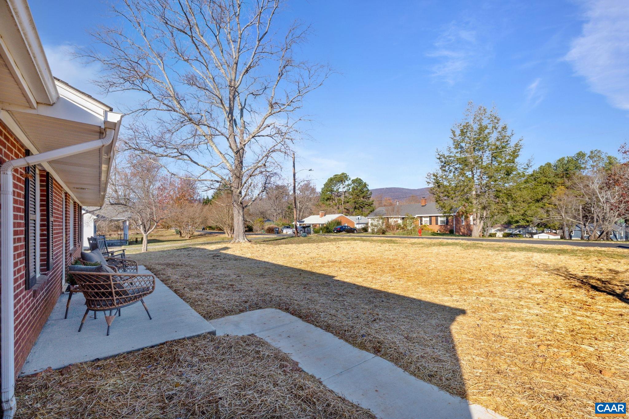 5737 LOCUST LN