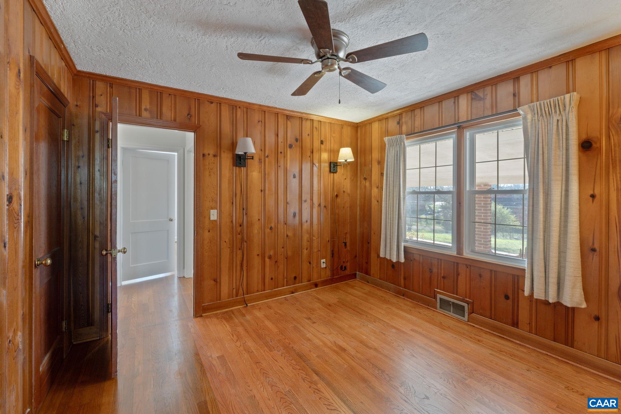 5737 LOCUST LN