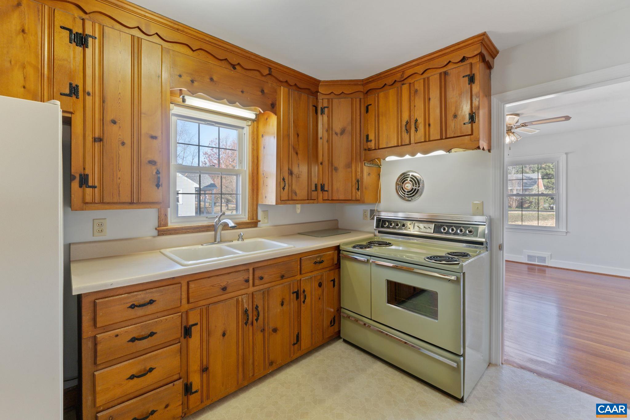 5737 LOCUST LN