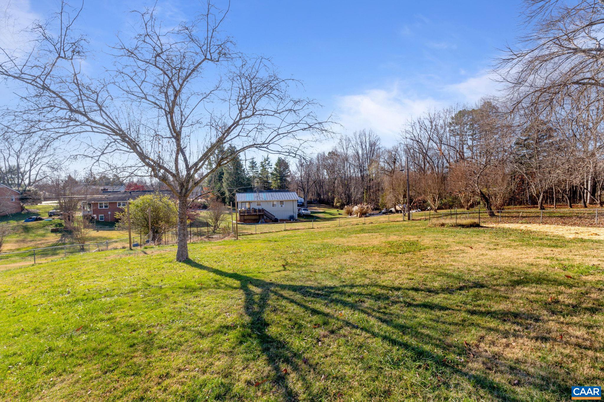 5737 LOCUST LN