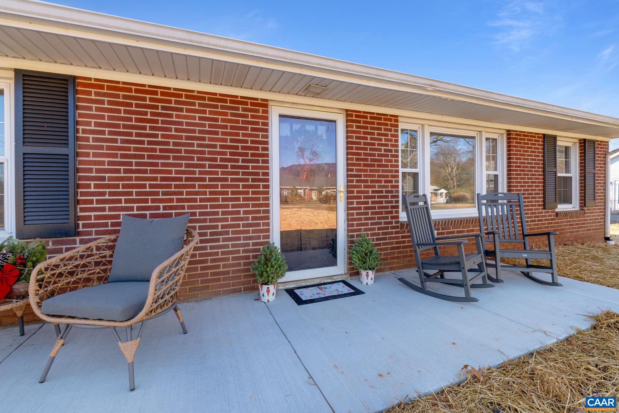 5737 LOCUST LN