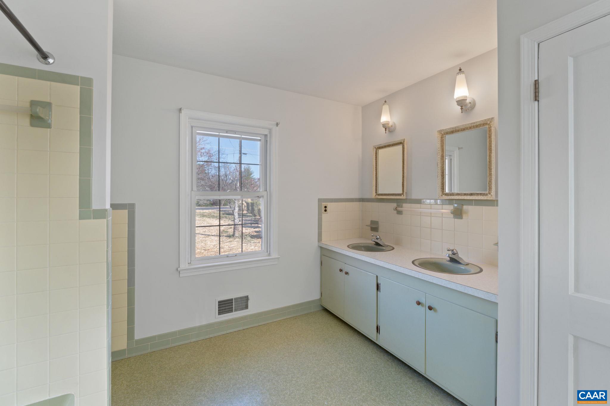 5737 LOCUST LN