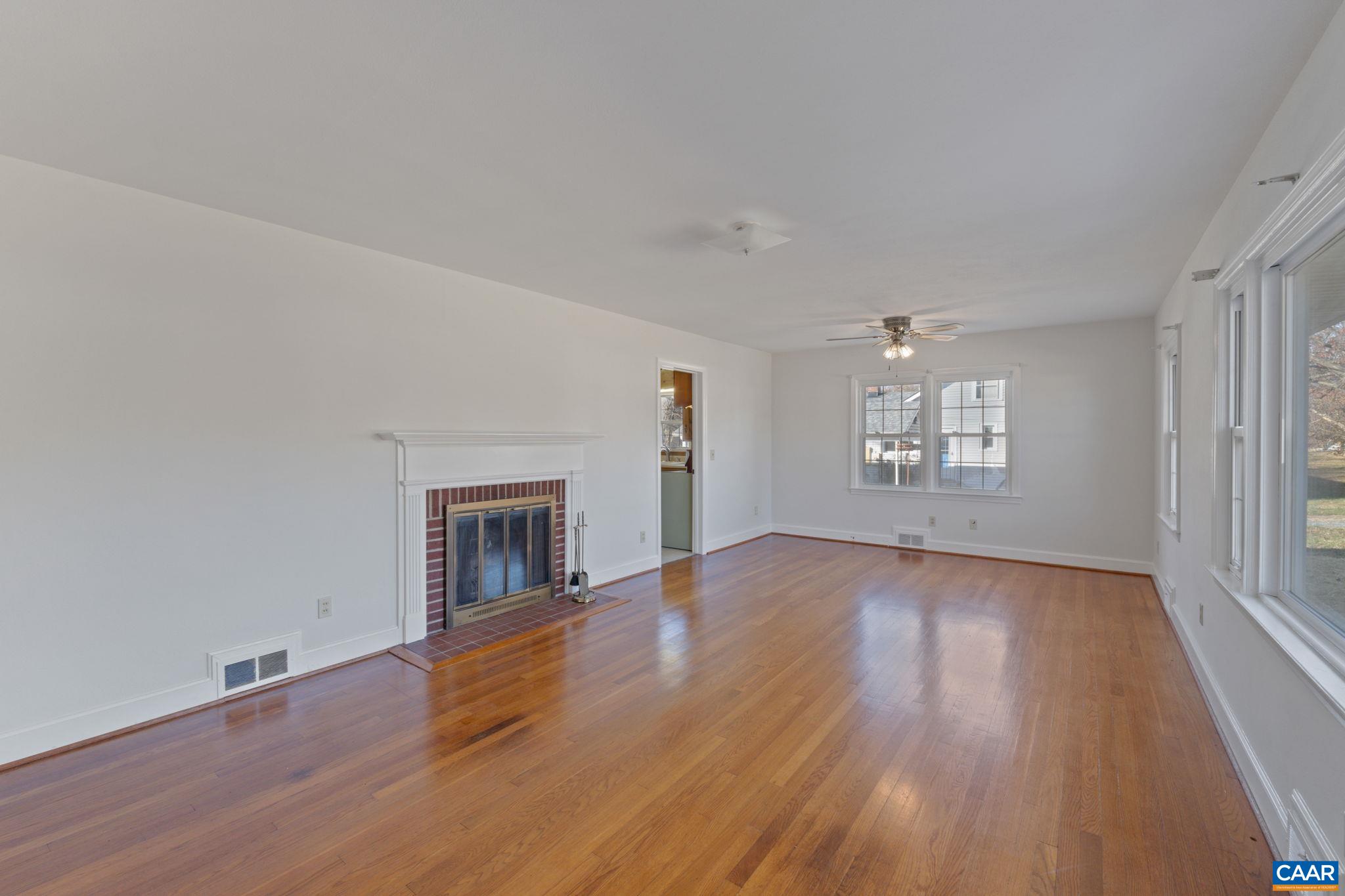 5737 LOCUST LN