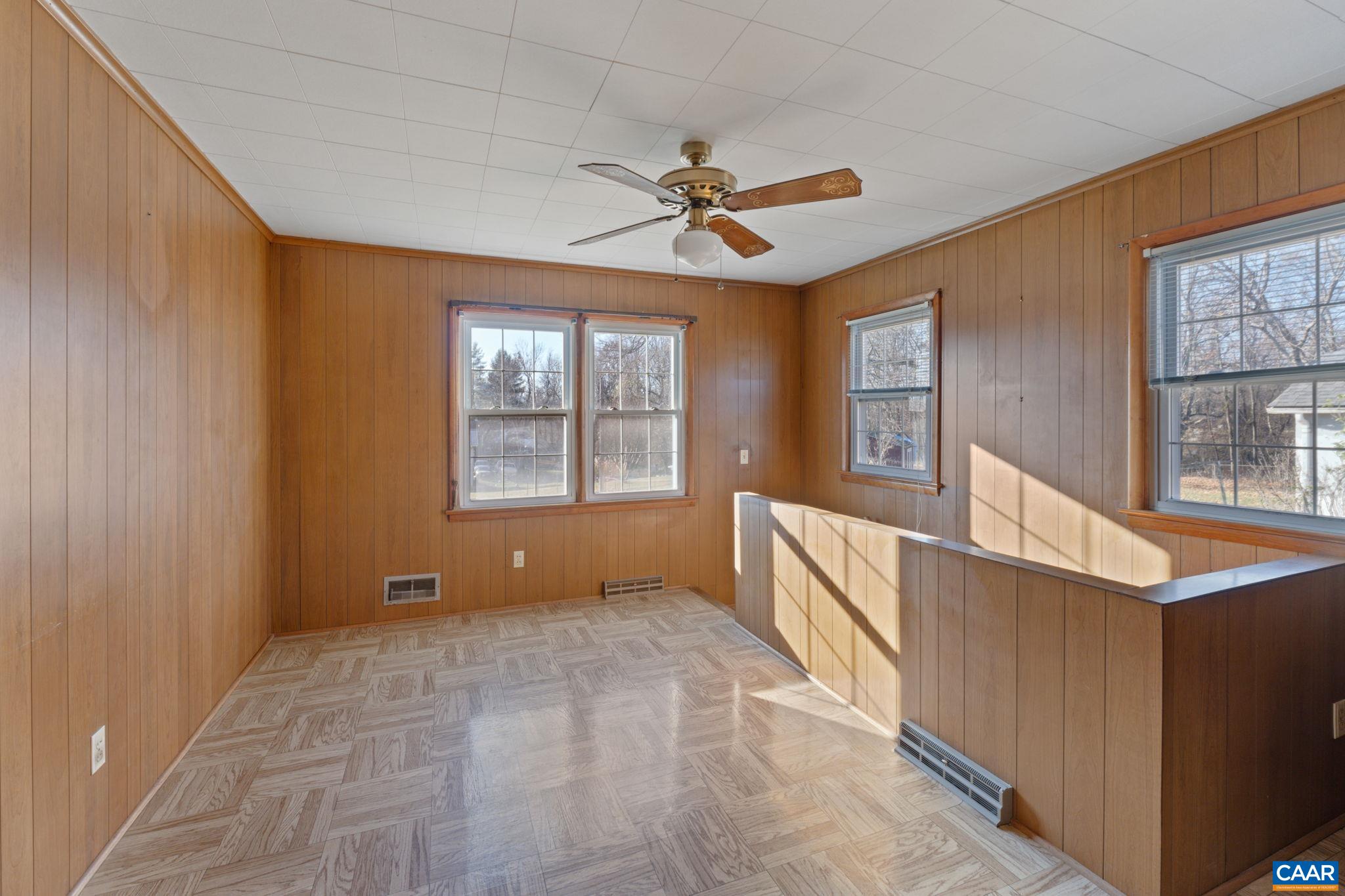 5737 LOCUST LN