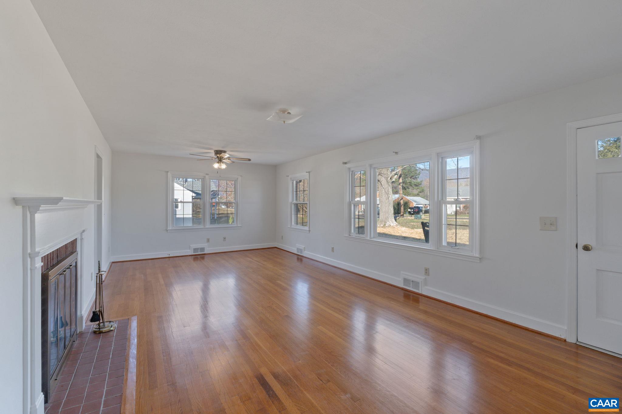5737 LOCUST LN
