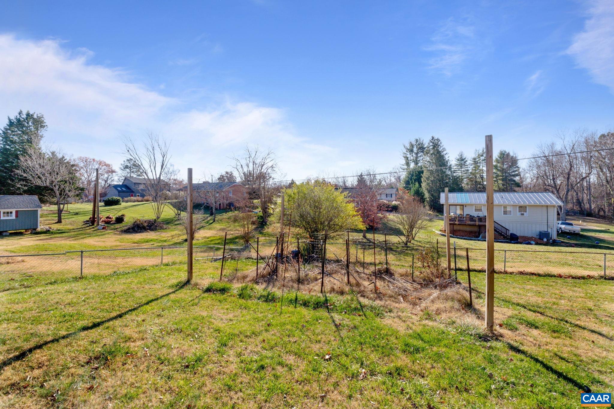 5737 LOCUST LN