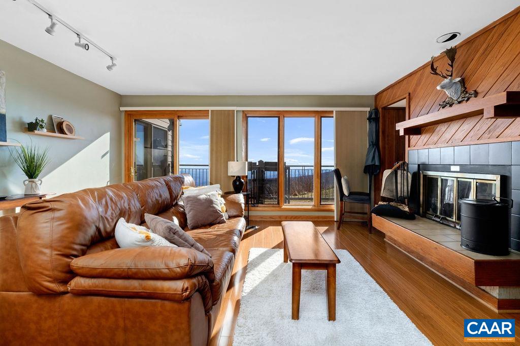 1575 VISTAS CONDOS