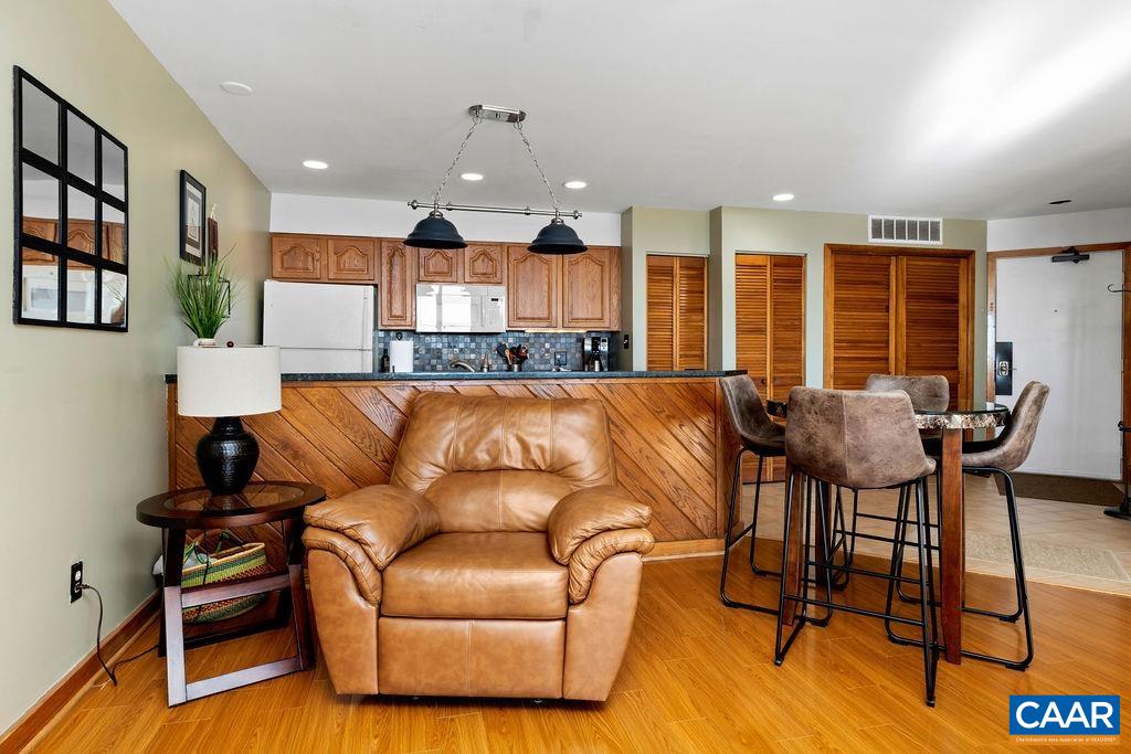 1575 VISTAS CONDOS