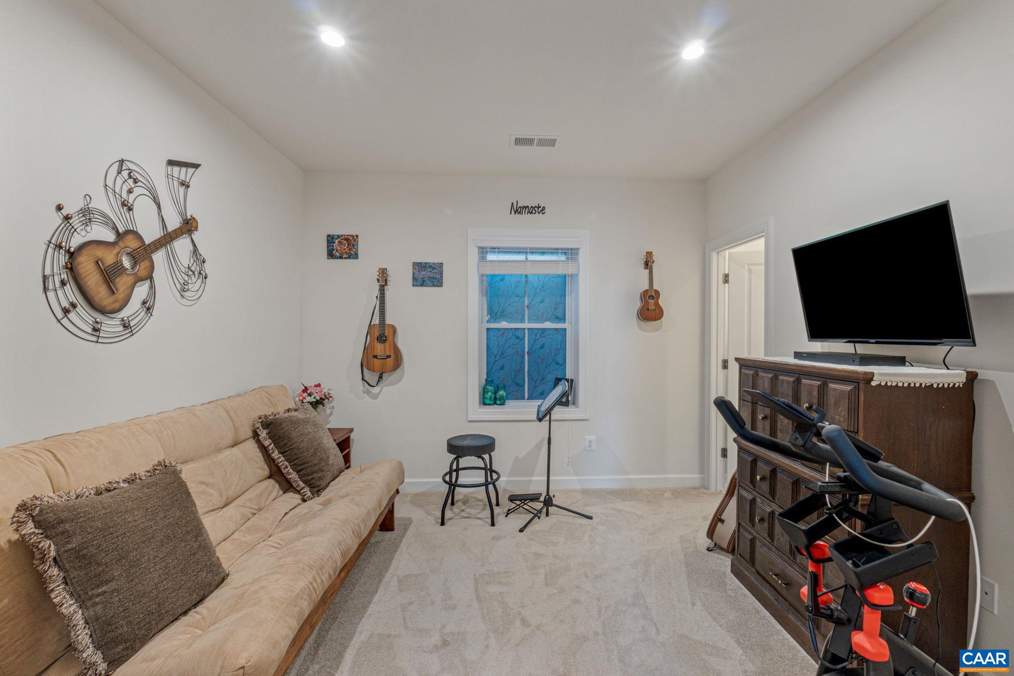1852 MARIETTA DR