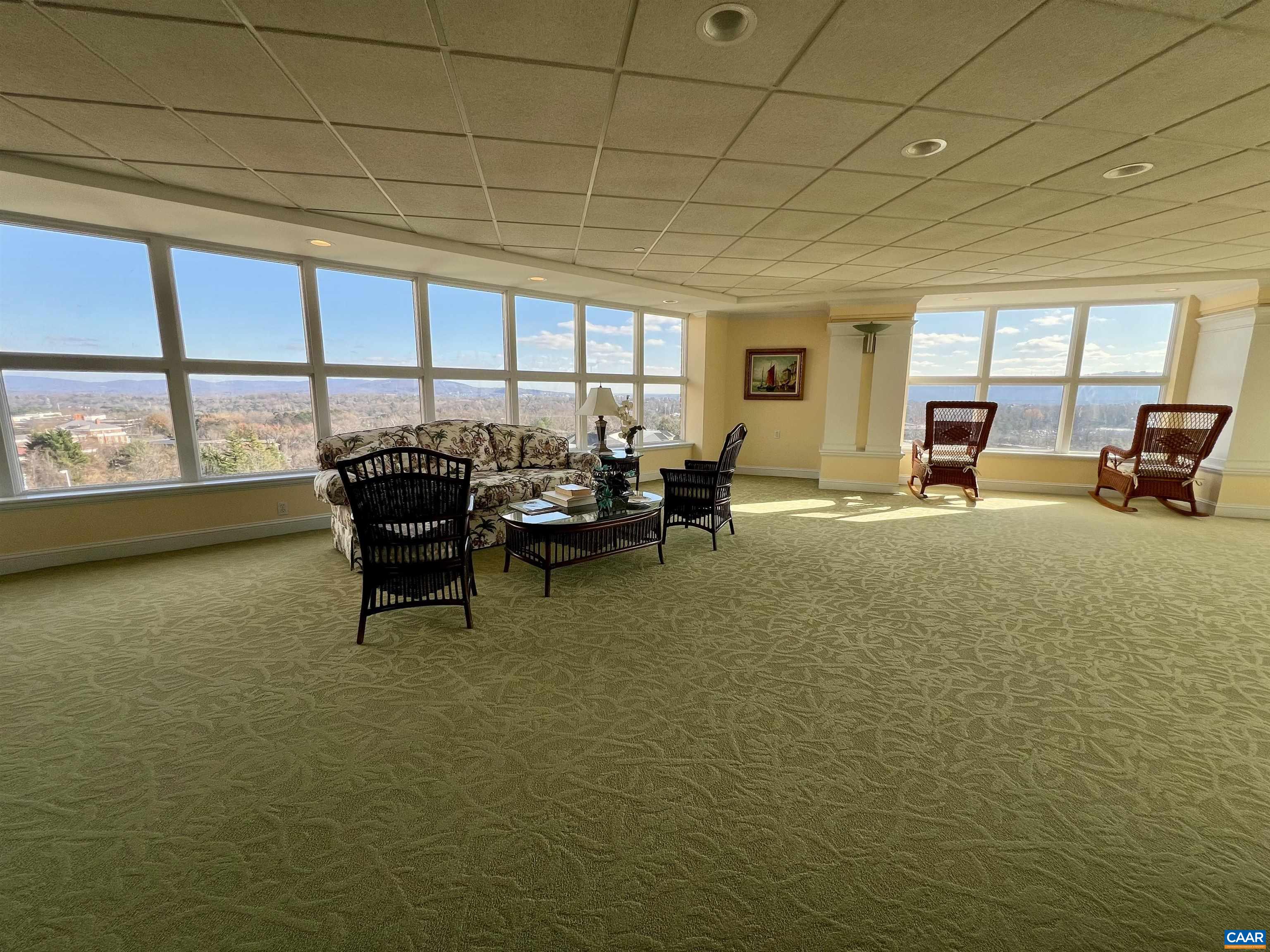 500 CRESTWOOD DR Unit: 1504