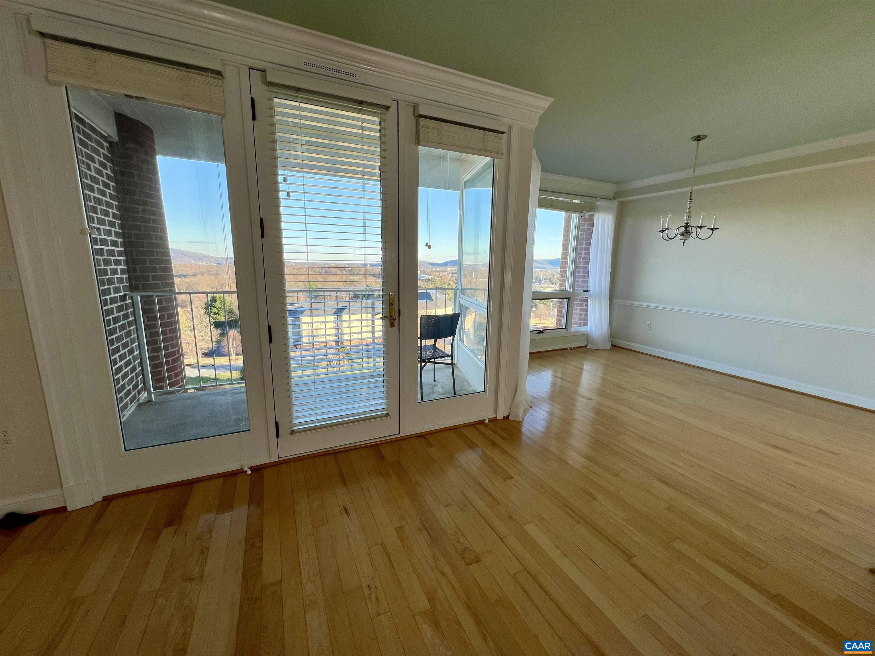 500 CRESTWOOD DR Unit: 1504