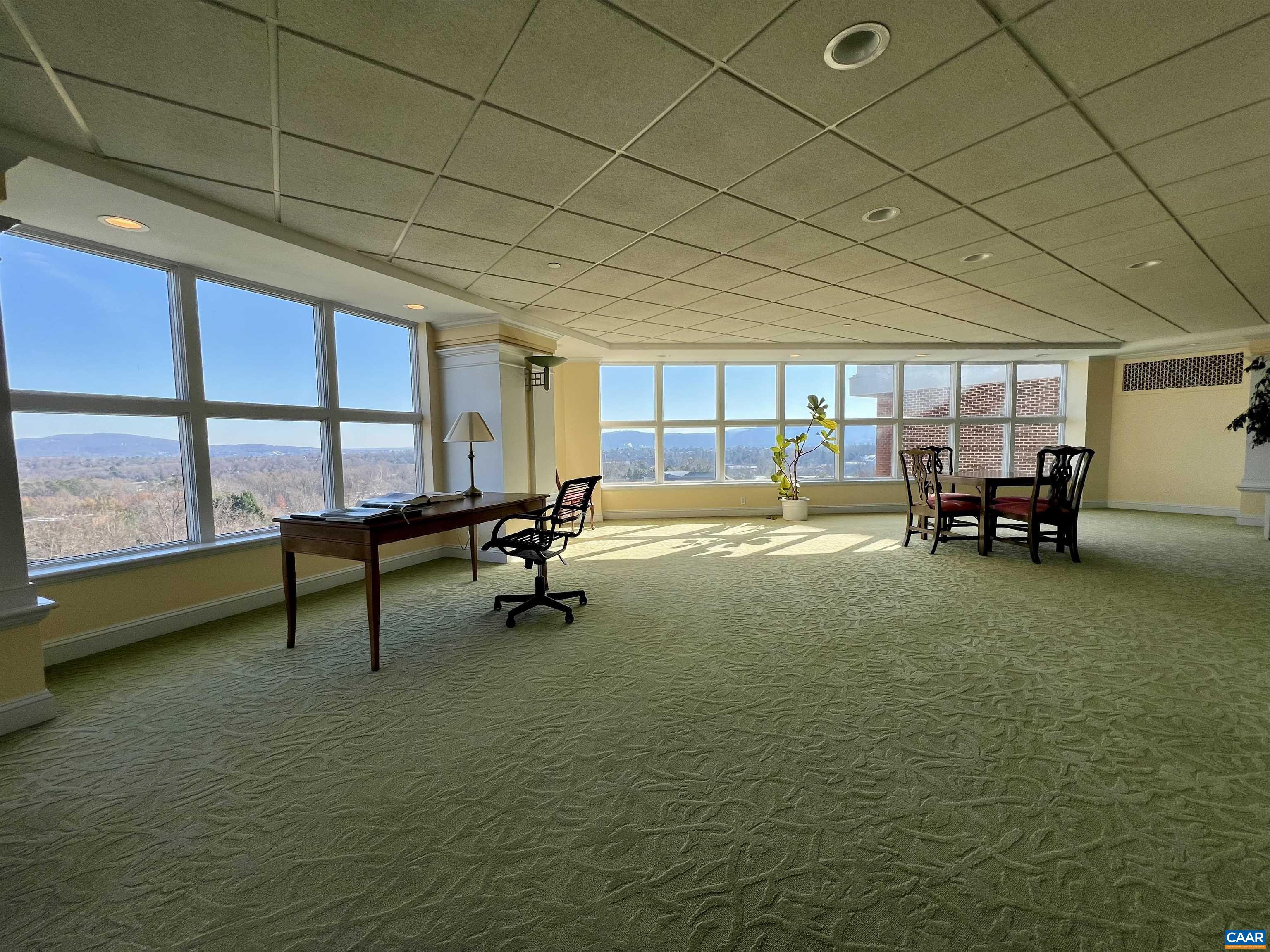 500 CRESTWOOD DR Unit: 1504