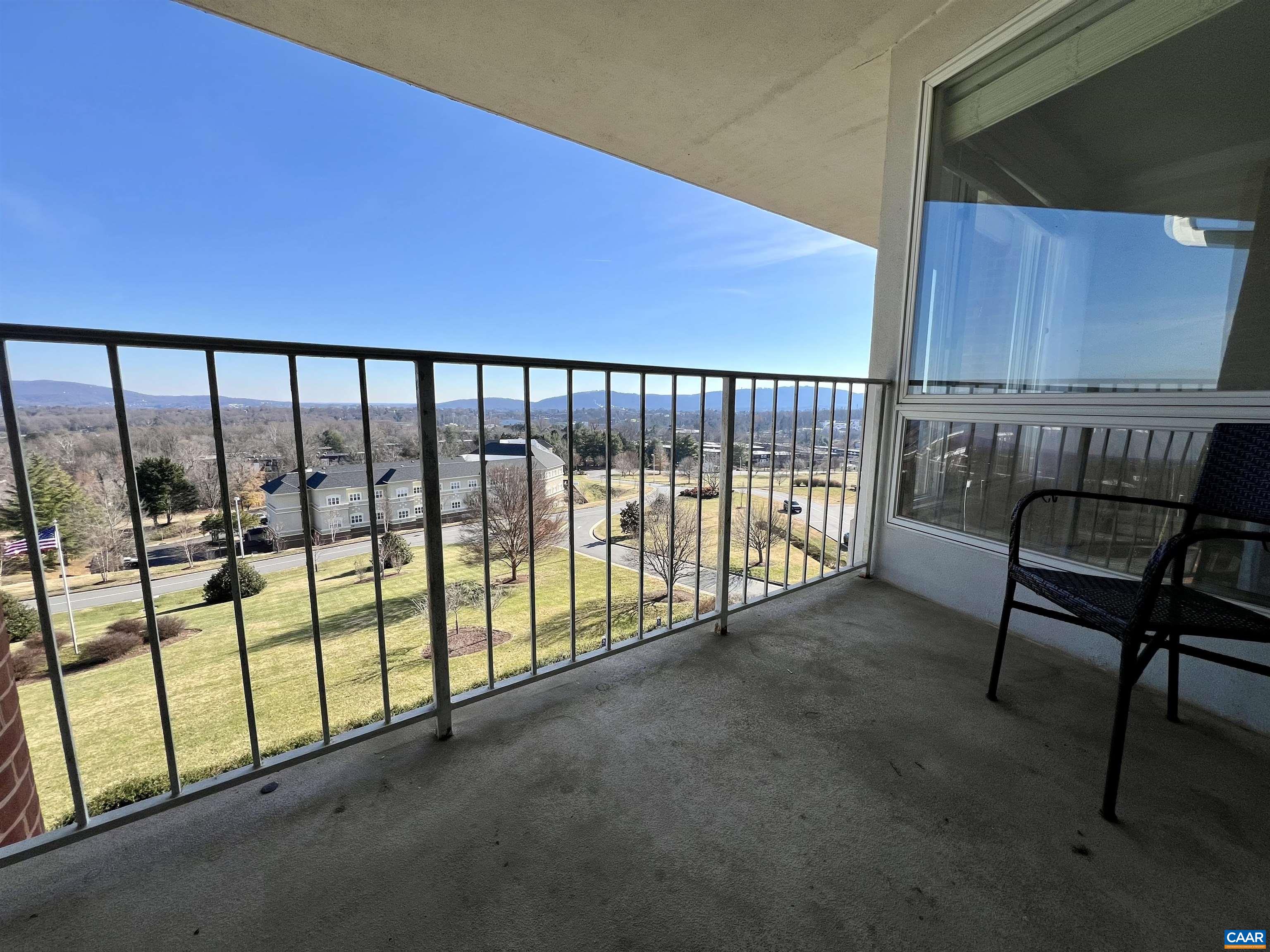 500 CRESTWOOD DR Unit: 1504