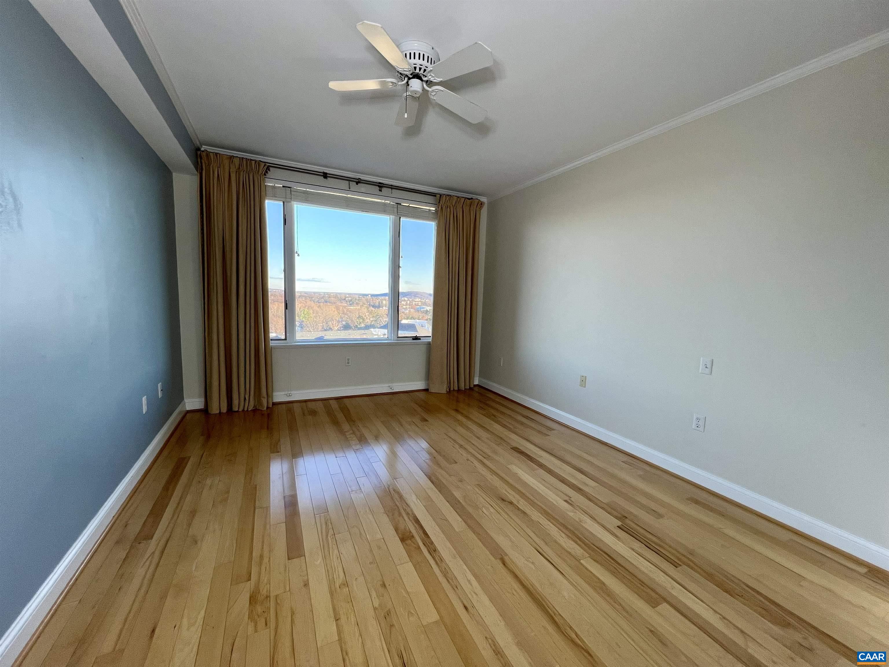 500 CRESTWOOD DR Unit: 1504