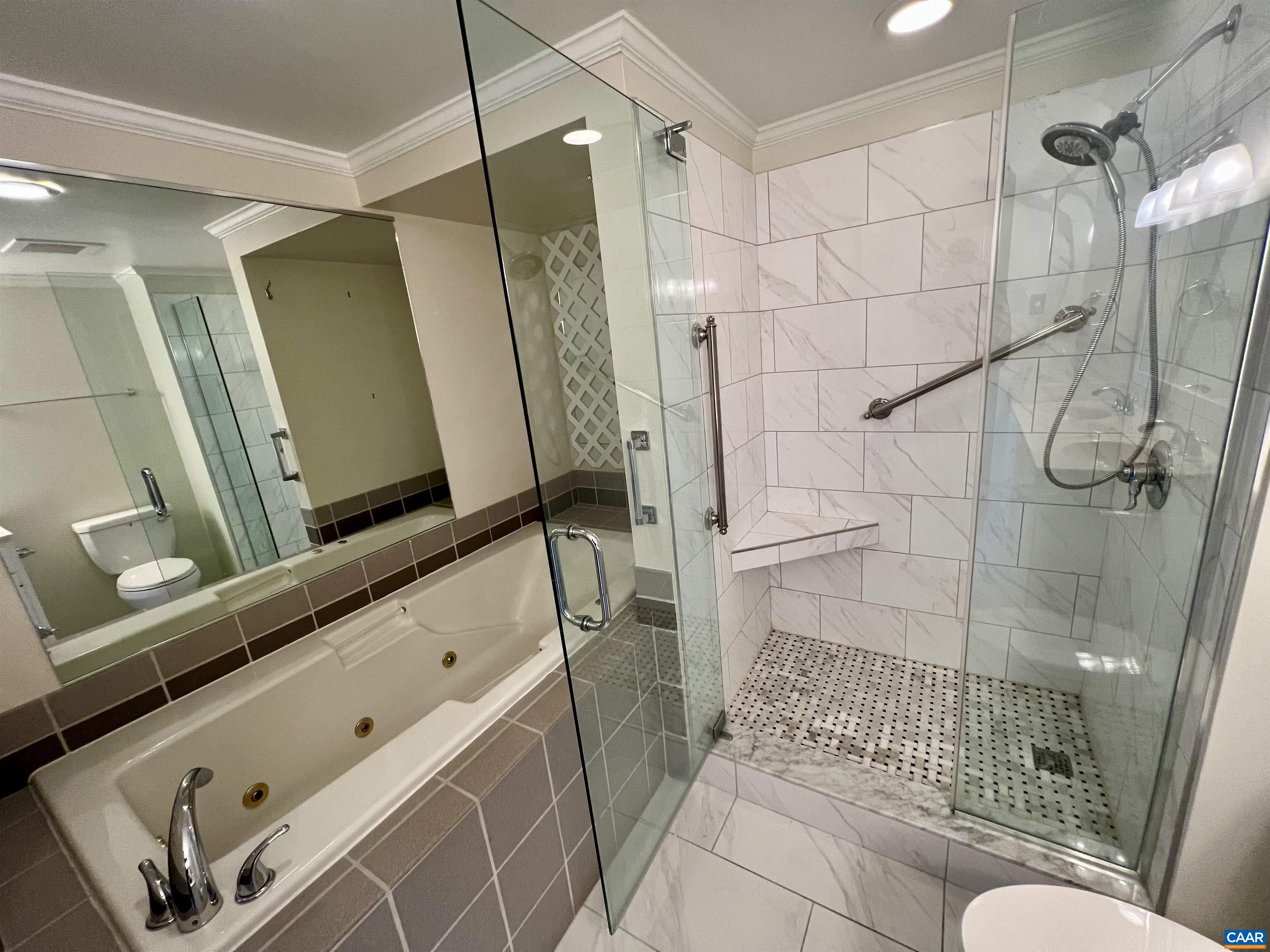 500 CRESTWOOD DR Unit: 1504