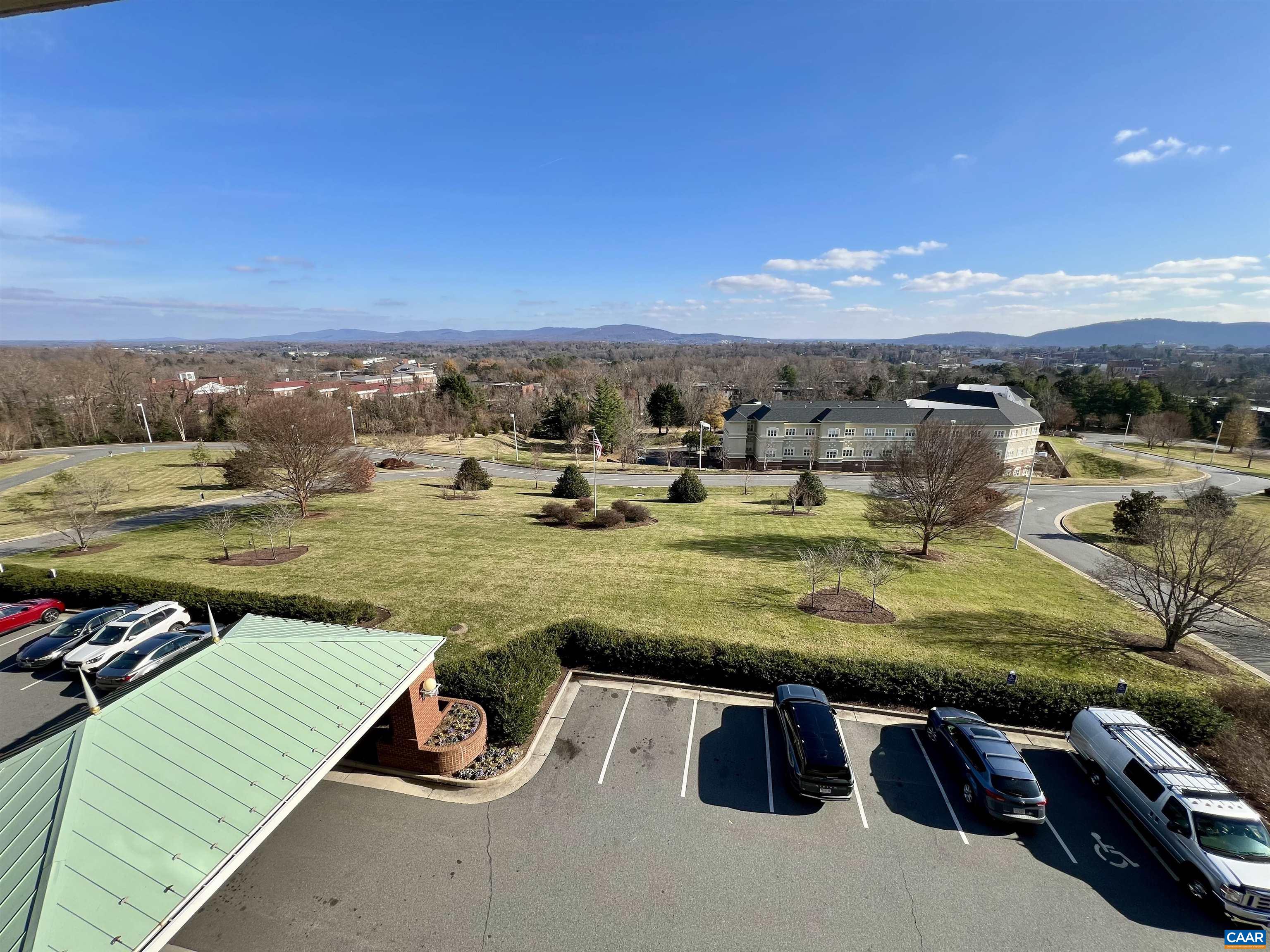 500 CRESTWOOD DR Unit: 1504