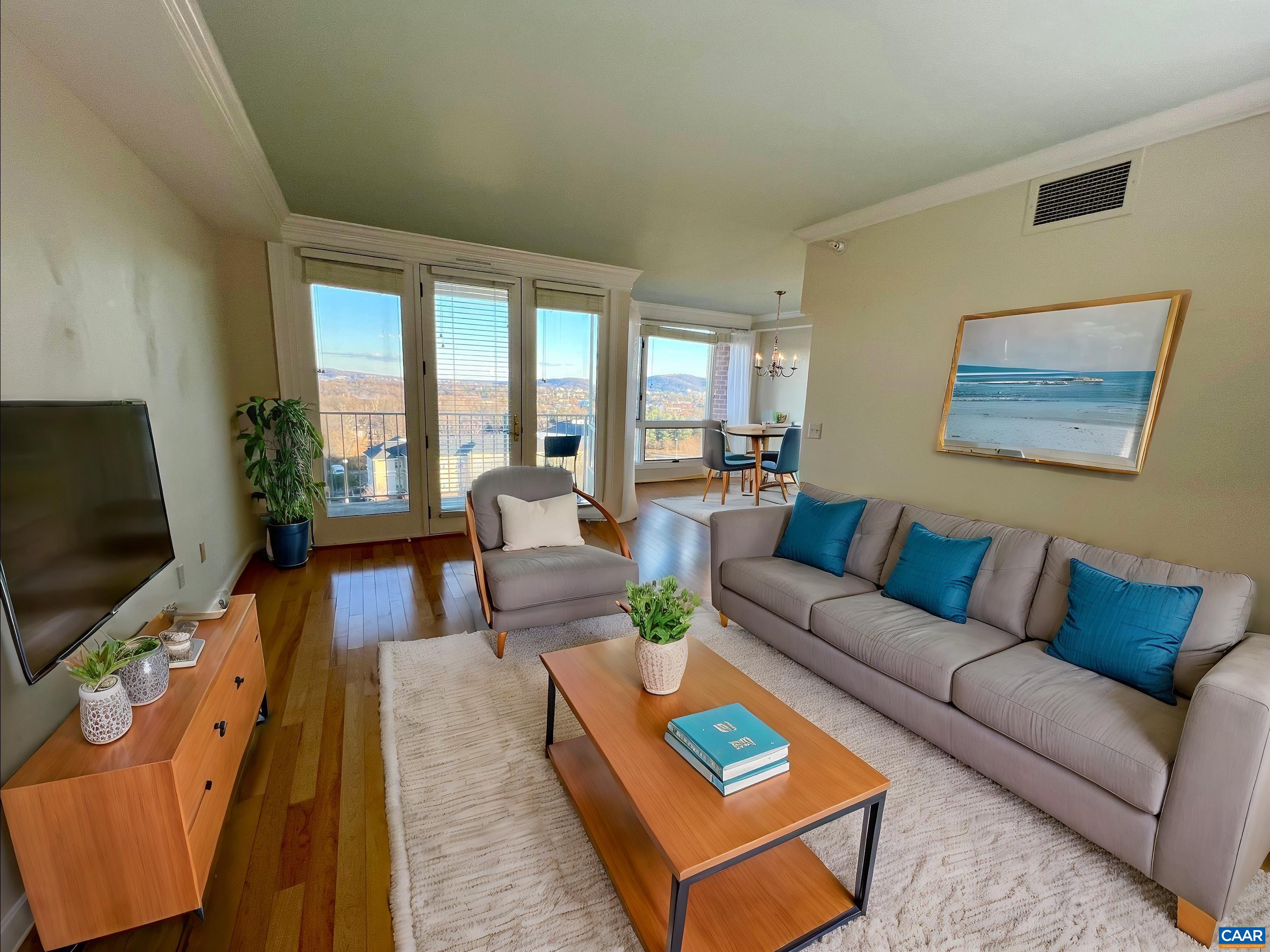 500 CRESTWOOD DR Unit: 1504